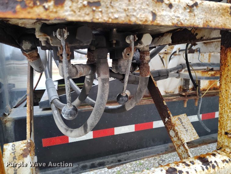 image for item IH9399 2014 Willmar Side Shooter 24 fertilizer delivery trailer