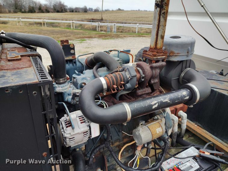 image for item IH9399 2014 Willmar Side Shooter 24 fertilizer delivery trailer