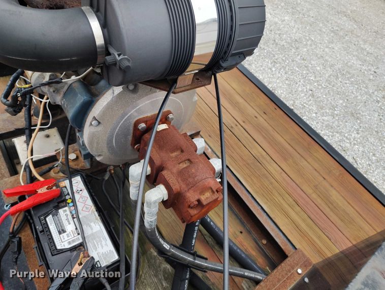 image for item IH9399 2014 Willmar Side Shooter 24 fertilizer delivery trailer