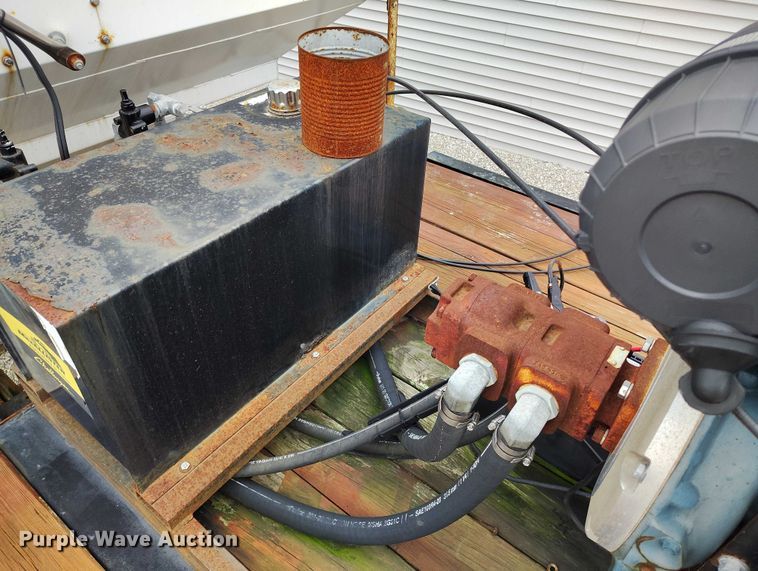 image for item IH9399 2014 Willmar Side Shooter 24 fertilizer delivery trailer