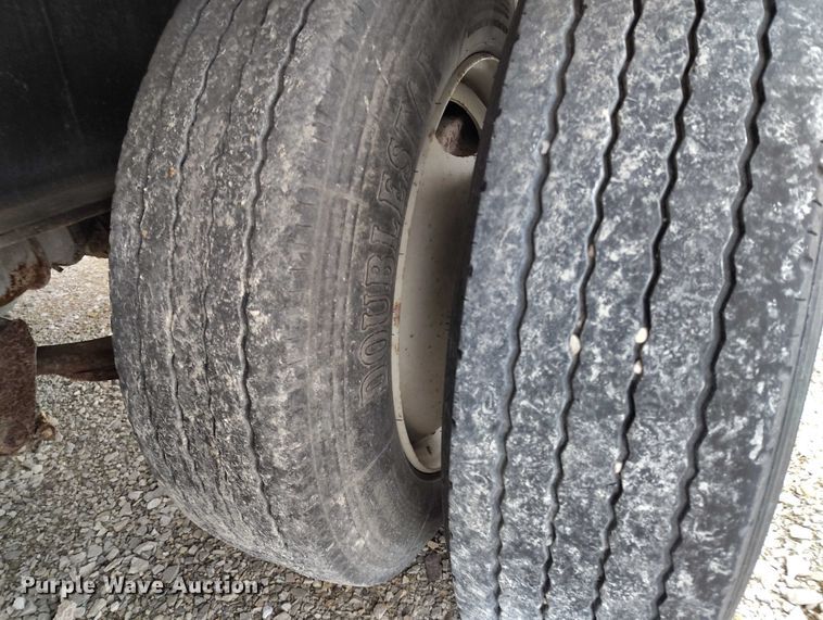 image for item IH9399 2014 Willmar Side Shooter 24 fertilizer delivery trailer