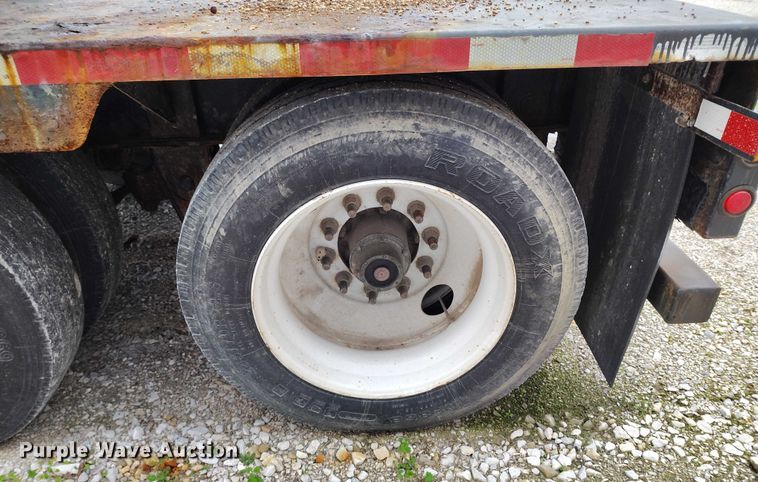 image for item IH9399 2014 Willmar Side Shooter 24 fertilizer delivery trailer