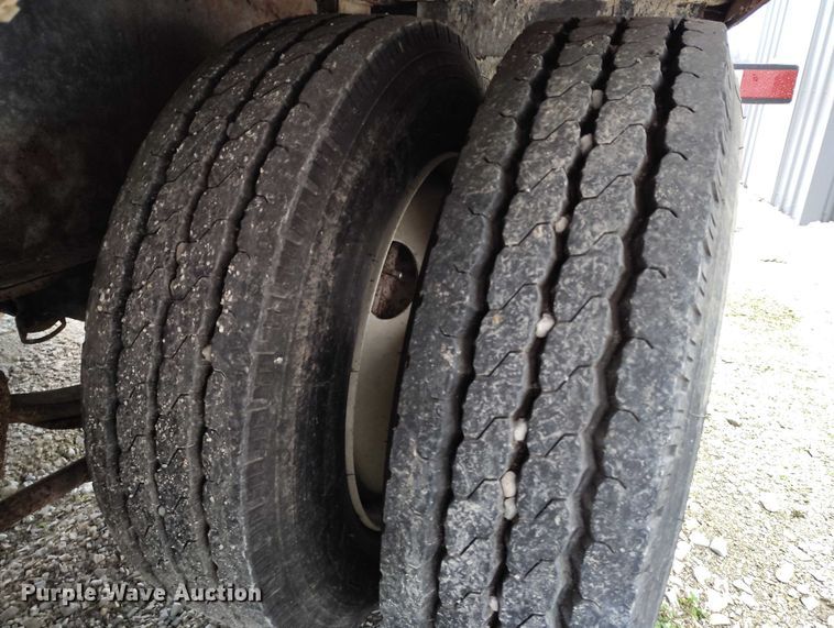 image for item IH9399 2014 Willmar Side Shooter 24 fertilizer delivery trailer