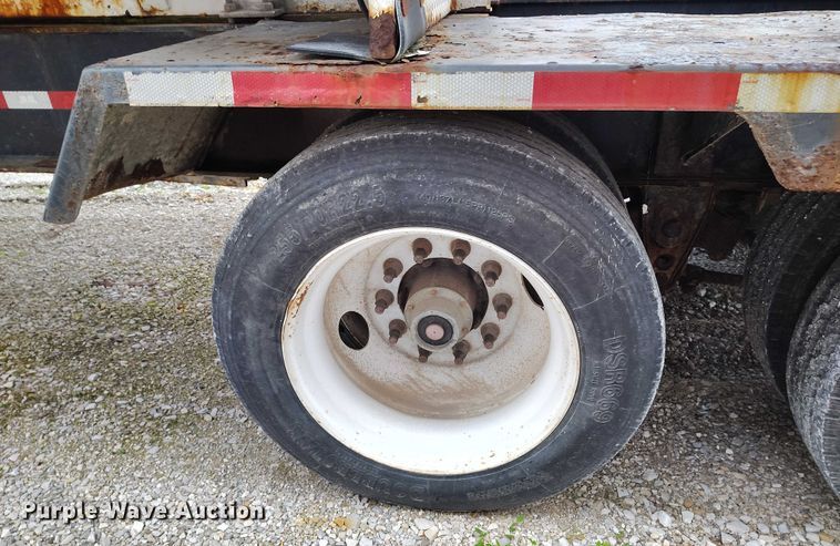 image for item IH9399 2014 Willmar Side Shooter 24 fertilizer delivery trailer