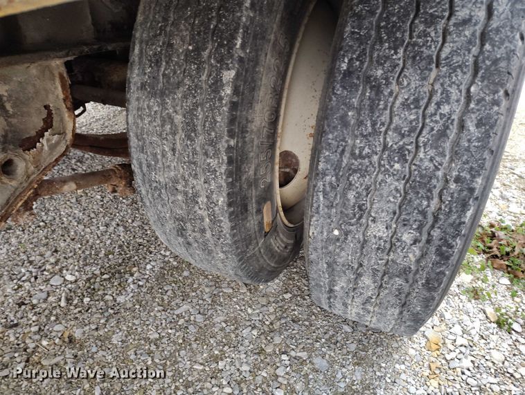 image for item IH9399 2014 Willmar Side Shooter 24 fertilizer delivery trailer