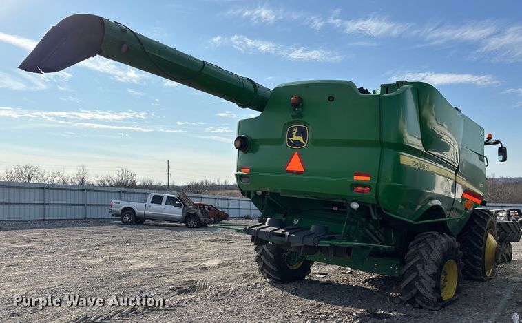 image for item YA1775 2012 John Deere S670 combine