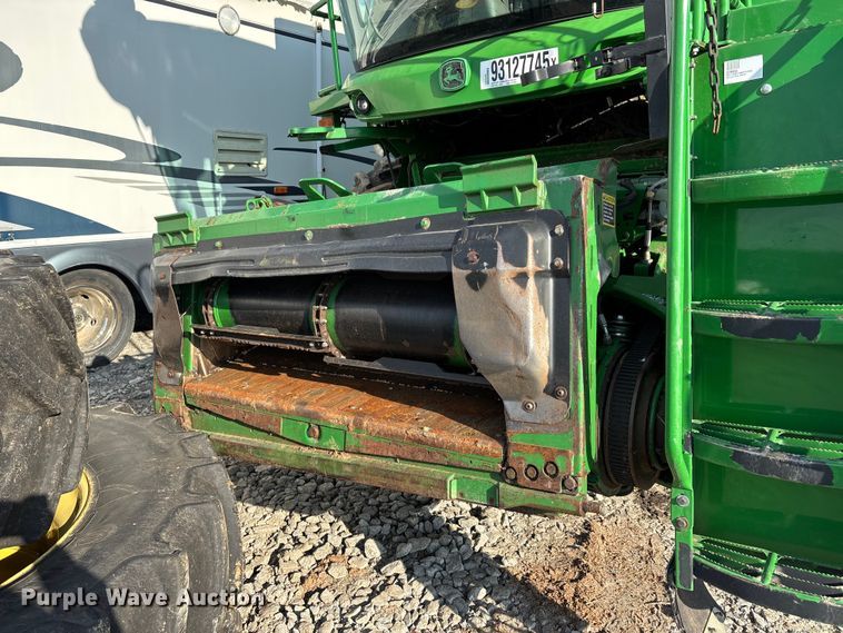 image for item YA1775 2012 John Deere S670 combine