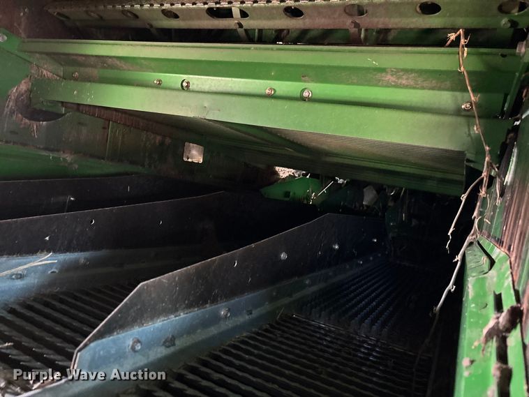 image for item YA1775 2012 John Deere S670 combine