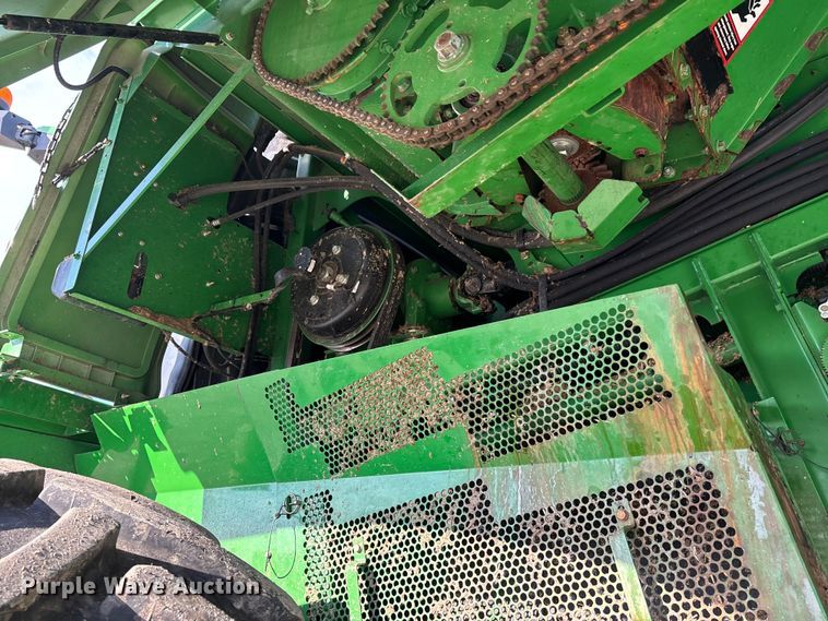 image for item YA1775 2012 John Deere S670 combine
