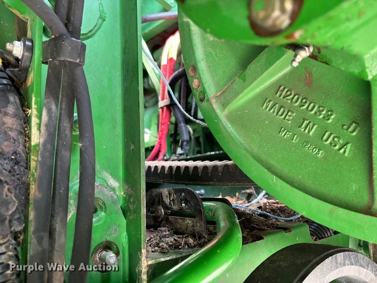 image for item YA1775 2012 John Deere S670 combine