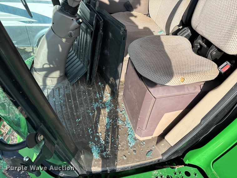 image for item YA1775 2012 John Deere S670 combine