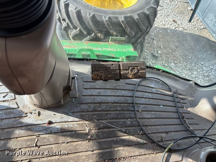 image for item YA1775 2012 John Deere S670 combine