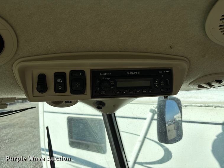 image for item YA1775 2012 John Deere S670 combine