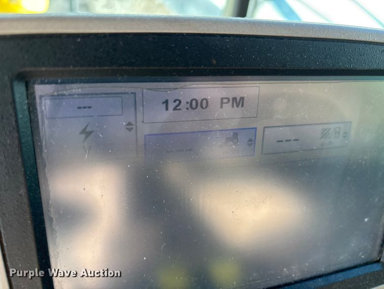 image for item YA1775 2012 John Deere S670 combine