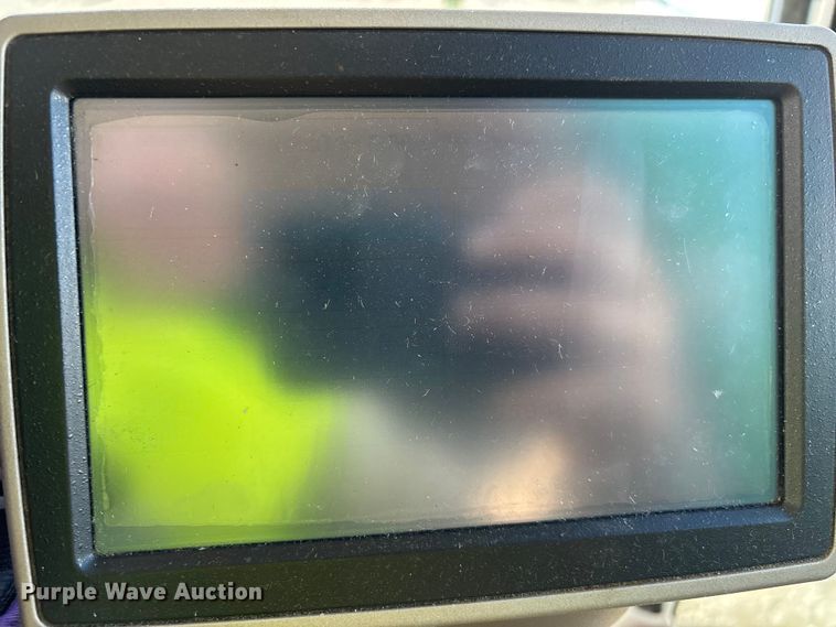 image for item YA1775 2012 John Deere S670 combine