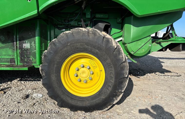 image for item YA1775 2012 John Deere S670 combine