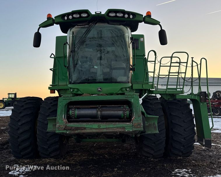 image for item YA1794 2012 John Deere S680S STS combine