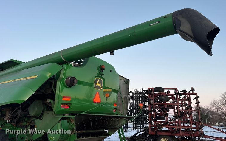 image for item YA1794 2012 John Deere S680S STS combine