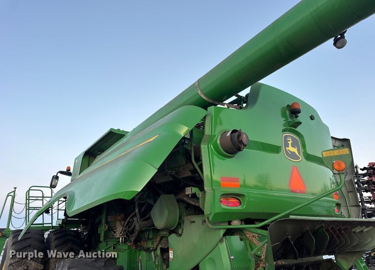 image for item YA1794 2012 John Deere S680S STS combine
