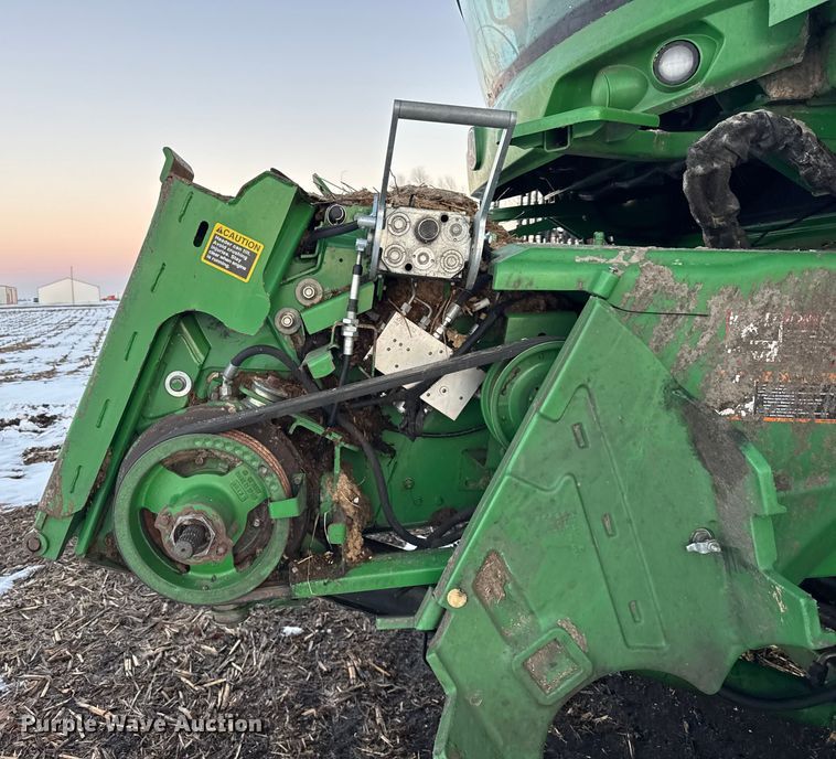 image for item YA1794 2012 John Deere S680S STS combine