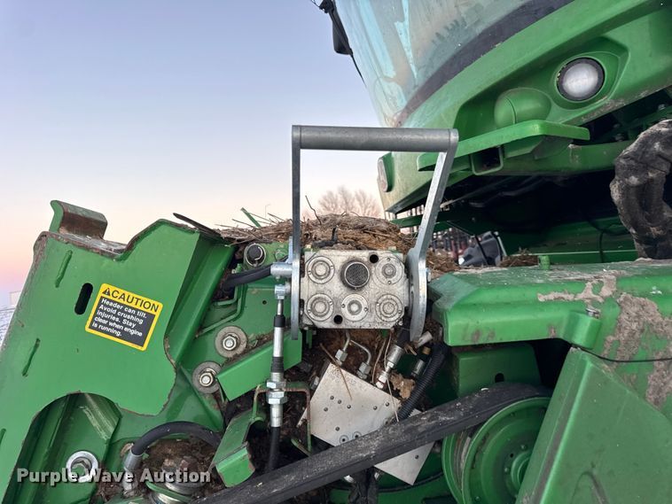 image for item YA1794 2012 John Deere S680S STS combine