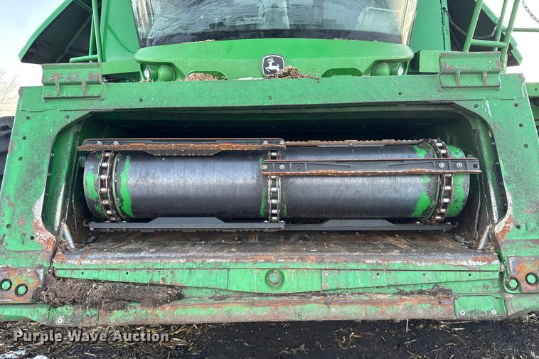 image for item YA1794 2012 John Deere S680S STS combine