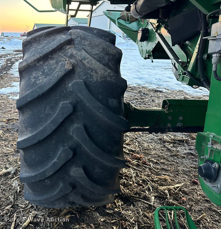 image for item YA1794 2012 John Deere S680S STS combine