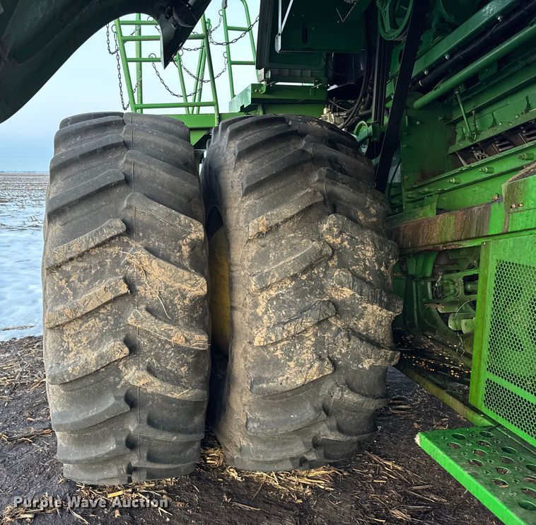 image for item YA1794 2012 John Deere S680S STS combine