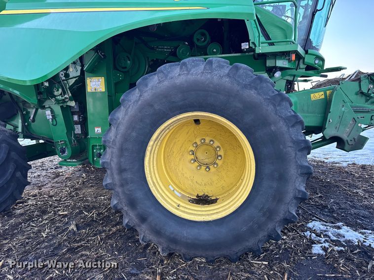 image for item YA1794 2012 John Deere S680S STS combine