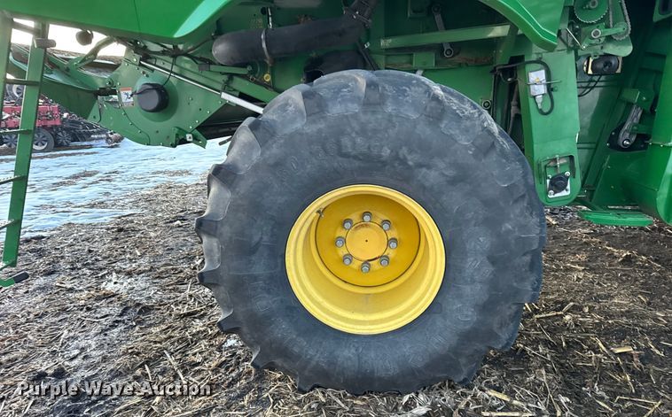 image for item YA1794 2012 John Deere S680S STS combine