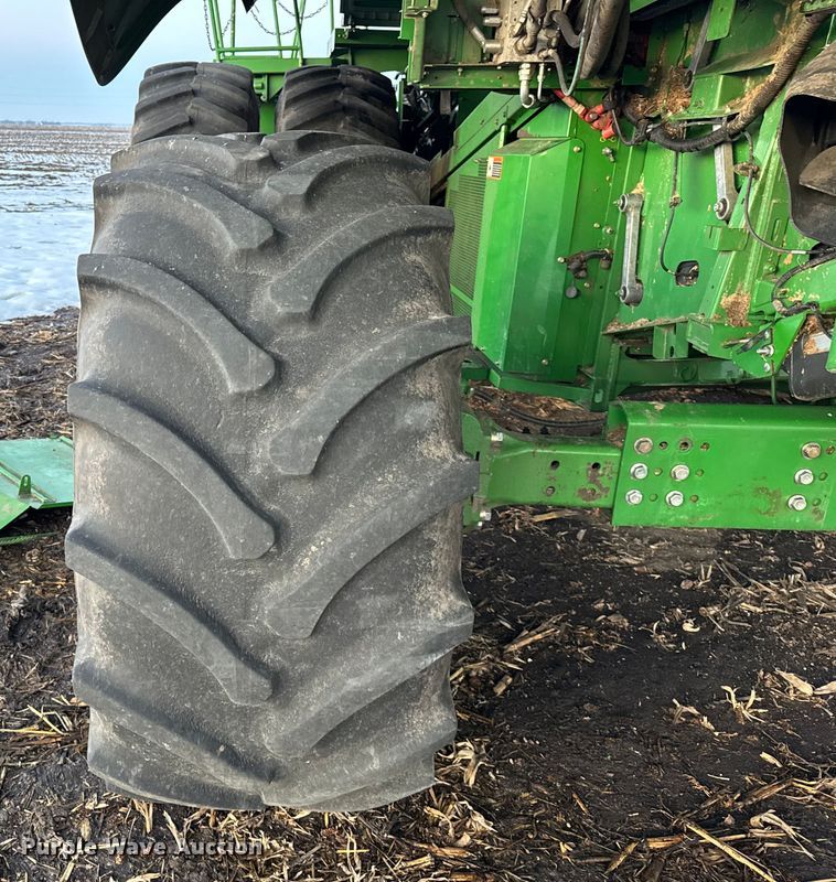 image for item YA1794 2012 John Deere S680S STS combine