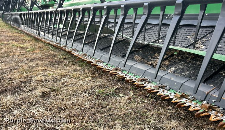 image for item YA1796 2023 John Deere HD50F hinged flex draper head