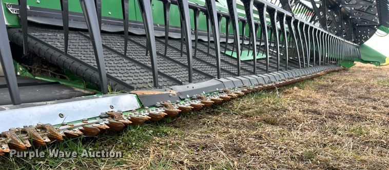 image for item YA1796 2023 John Deere HD50F hinged flex draper head
