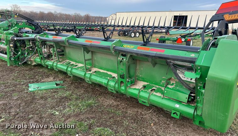 image for item YA1796 2023 John Deere HD50F hinged flex draper head