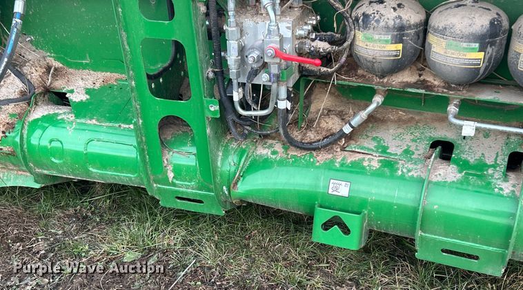 image for item YA1796 2023 John Deere HD50F hinged flex draper head