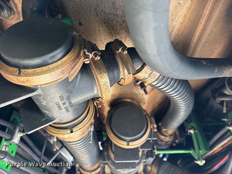 image for item YA1797 2015 John Deere R4038 sprayer