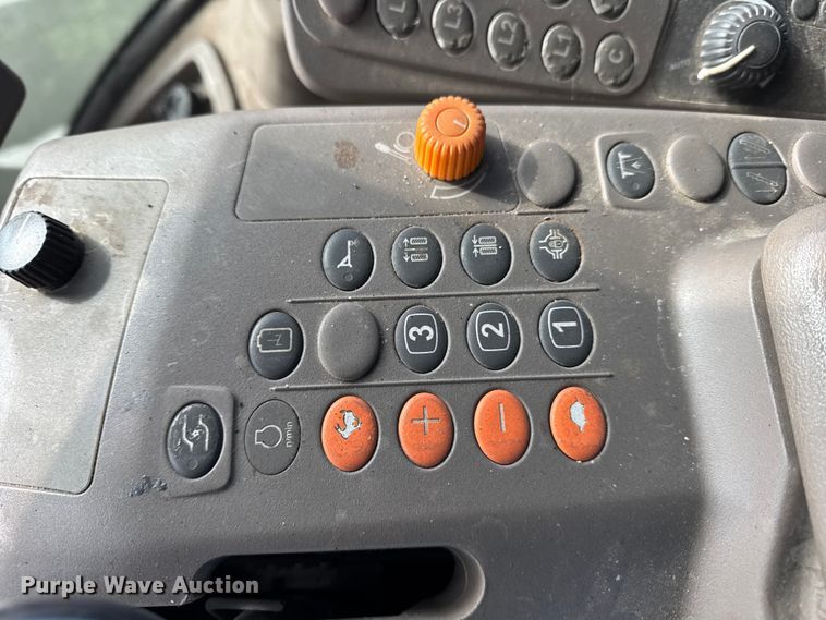 image for item YA1797 2015 John Deere R4038 sprayer