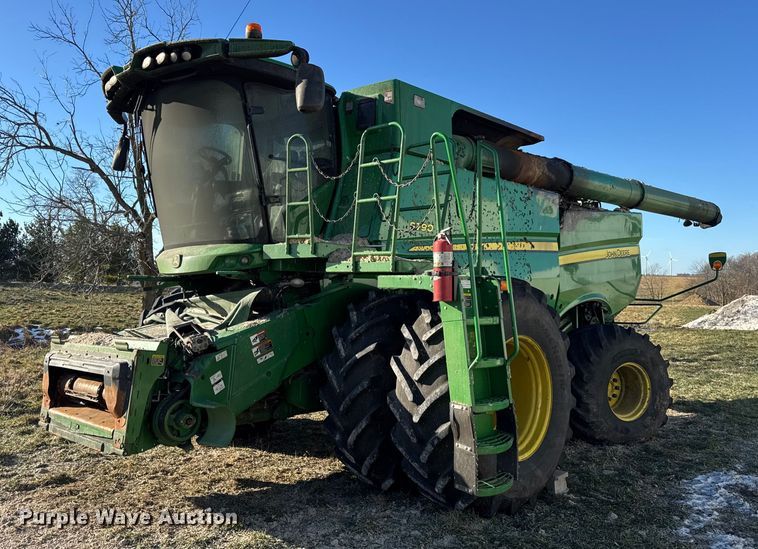 image for item YA1798 2019 John Deere S790 combine