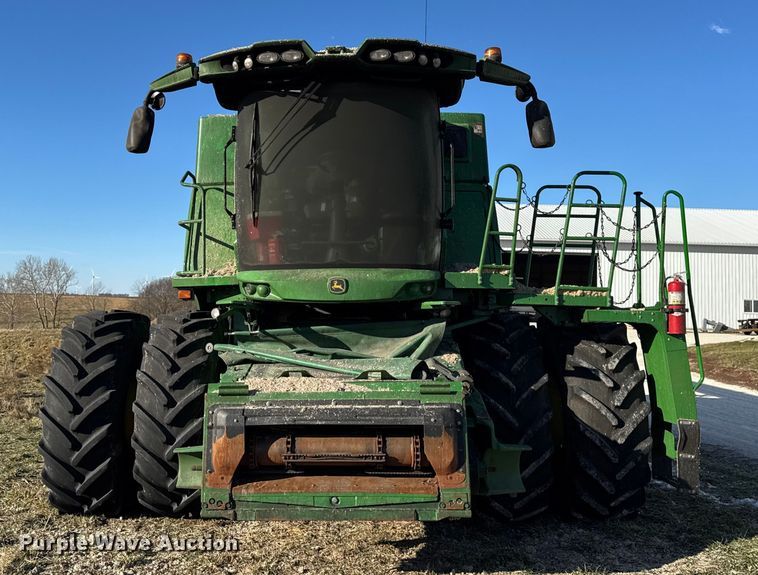 image for item YA1798 2019 John Deere S790 combine