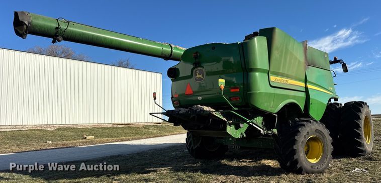 image for item YA1798 2019 John Deere S790 combine