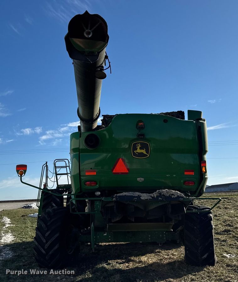 image for item YA1798 2019 John Deere S790 combine