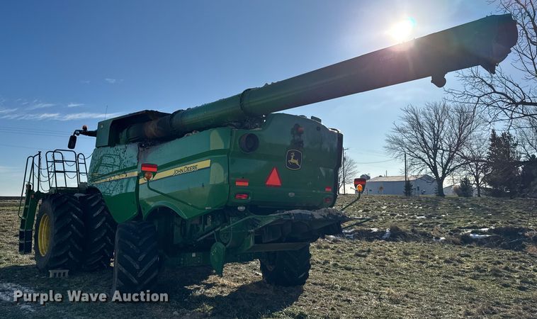 image for item YA1798 2019 John Deere S790 combine