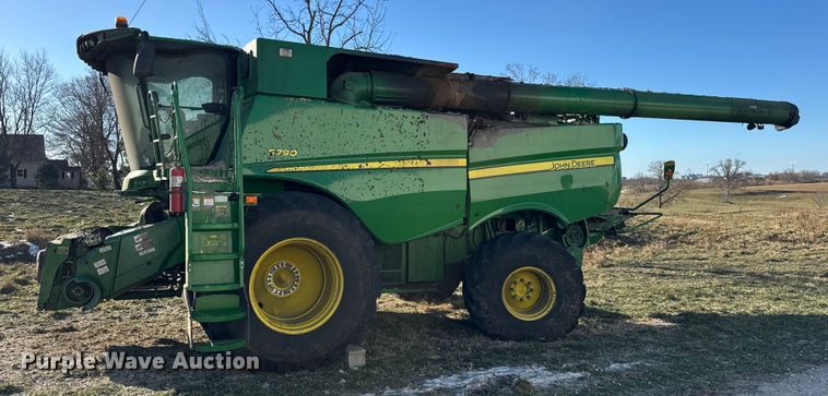 image for item YA1798 2019 John Deere S790 combine