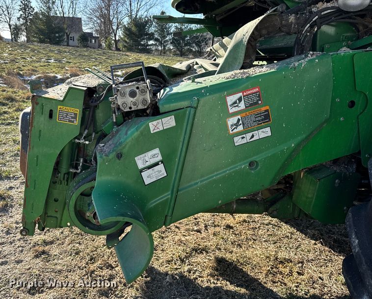 image for item YA1798 2019 John Deere S790 combine