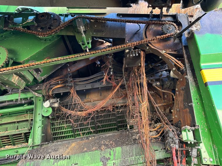 image for item YA1798 2019 John Deere S790 combine