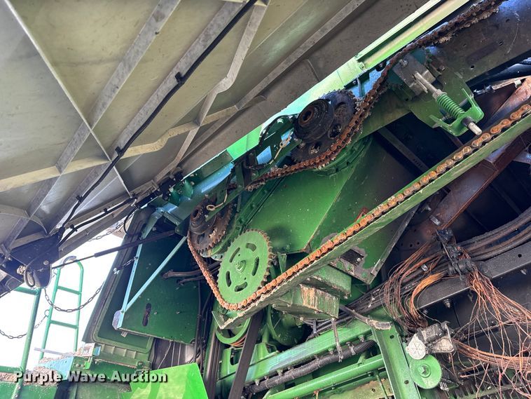 image for item YA1798 2019 John Deere S790 combine
