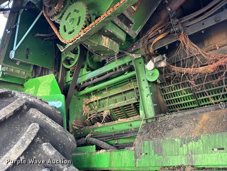 image for item YA1798 2019 John Deere S790 combine