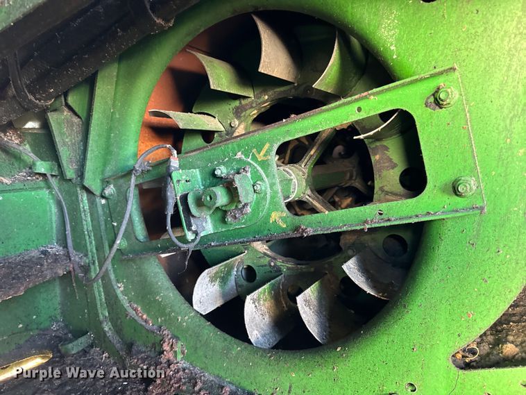 image for item YA1798 2019 John Deere S790 combine