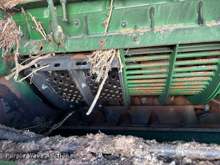 image for item YA1798 2019 John Deere S790 combine