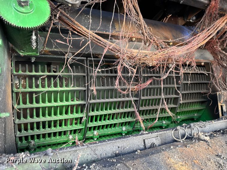 image for item YA1798 2019 John Deere S790 combine